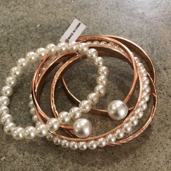 NWT Rose Gold And pearl bangle set - Picture 2 of 5